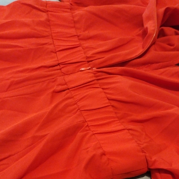 Chic Red Romper with Flared Sleeves - Picture 11 of 13